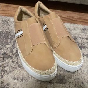 VICI Marcus sneaker size 6